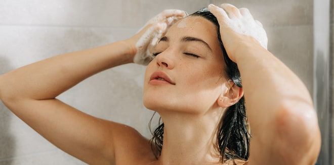 Detox das Haar und die Kopfhaut