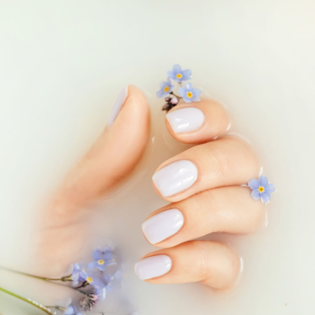 milky nails, trend look for the nails