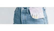 jeans mit tampos und binden in hosentasche
