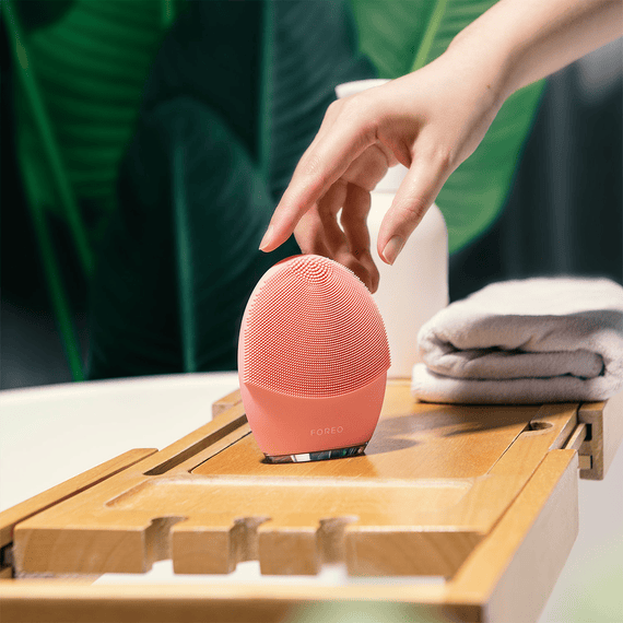 LUNA 4 Balanced Skin Peach