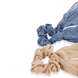 Chouchou en mousseline légèrement pailletée et long foulard à nouer, bleu et beige, par 2