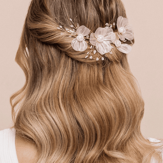 Barrette à cheveux avec délicates feuilles raffinées et perles, coloris blanc