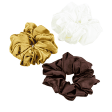 Scrunchies in raso nei colori bianco sporco, cammello e marrone scuro, confezione tripla